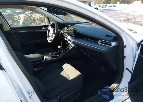 2021 Kia K5 Lxs z USA, uszkodzony, nr VIN 5XXG14J21MG032298